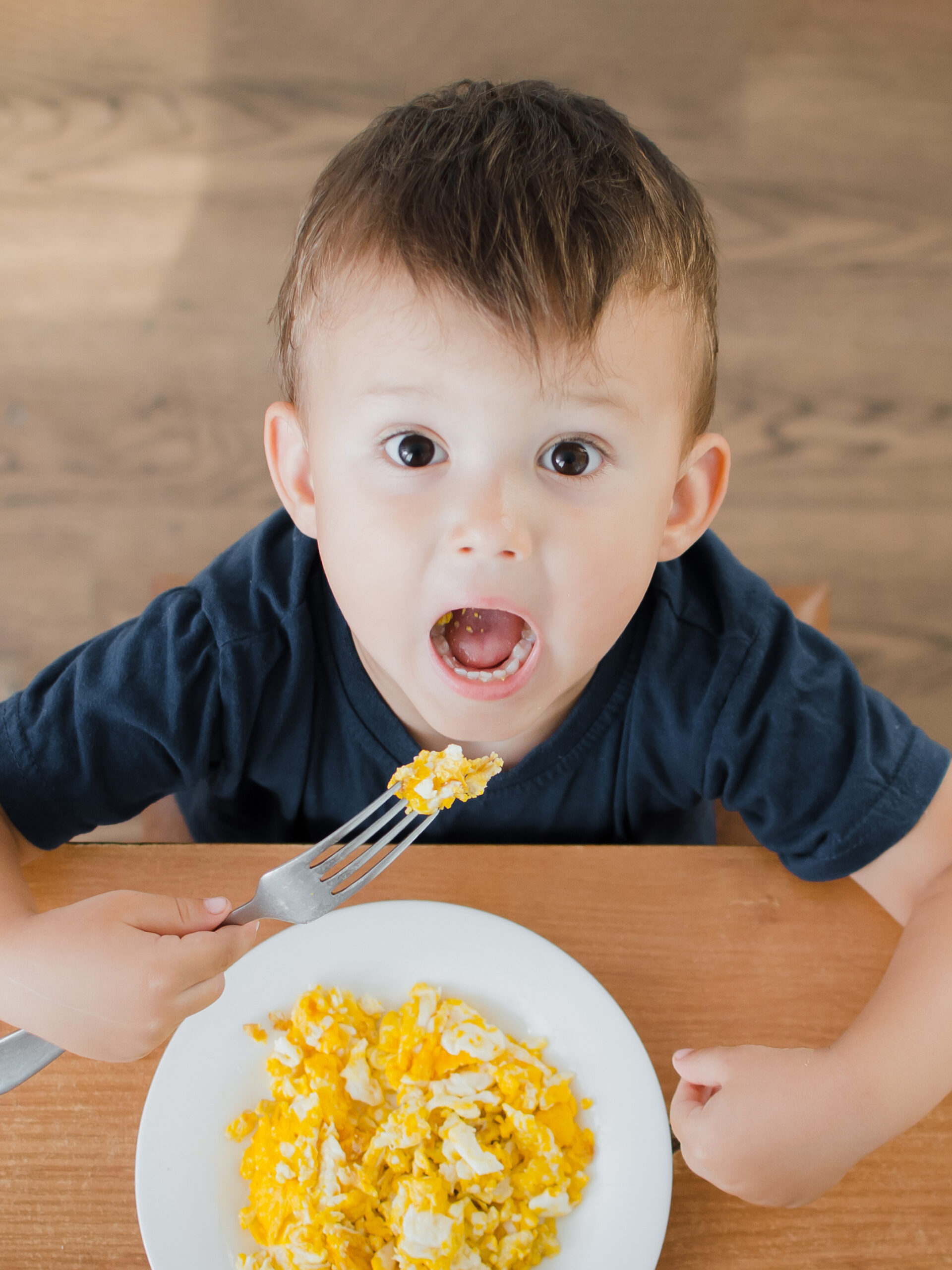 Child eats eggs