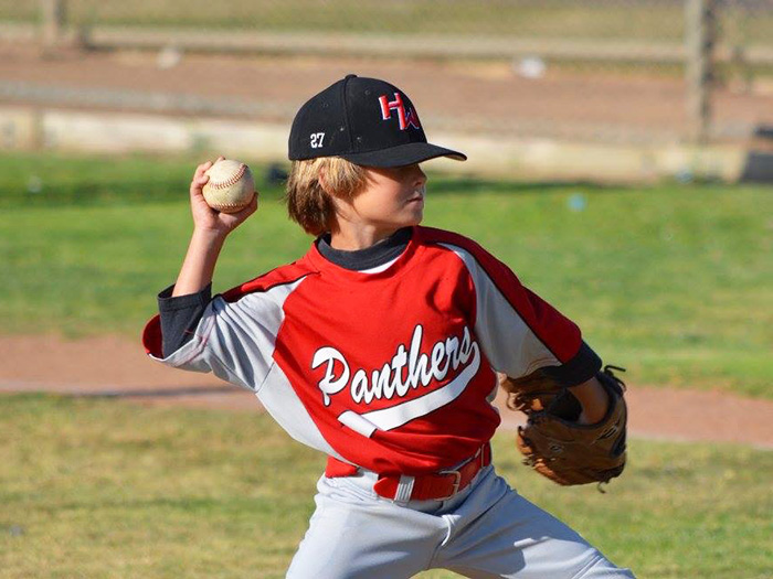 Hudson pitching a baseball