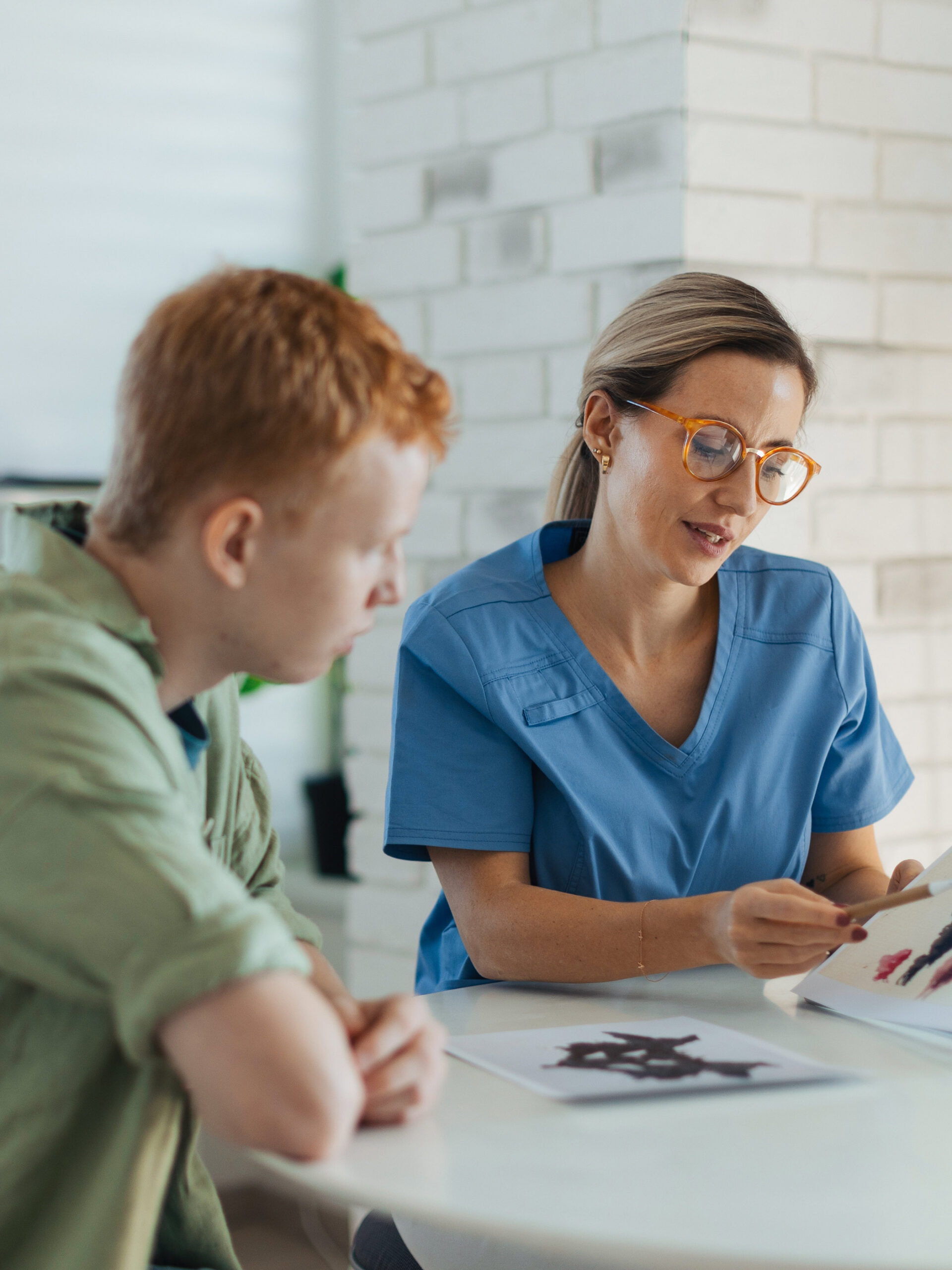 Teen talking to a therapist